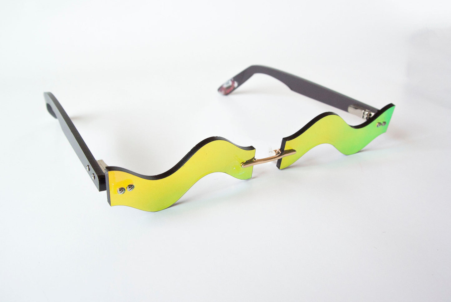 Wavy glasses in dark iridescent